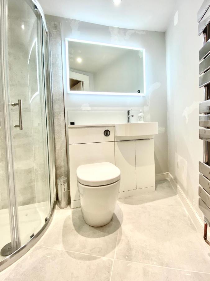 The Apartment, Bath Luaran gambar