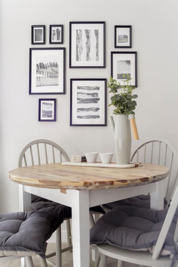 The Apartment, Bath Luaran gambar