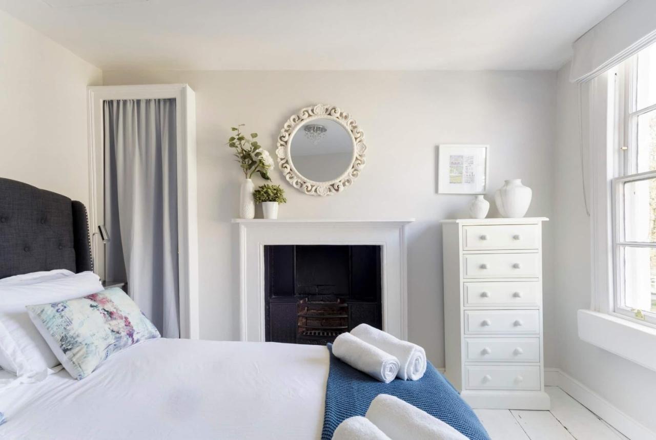 The Apartment, Bath Luaran gambar