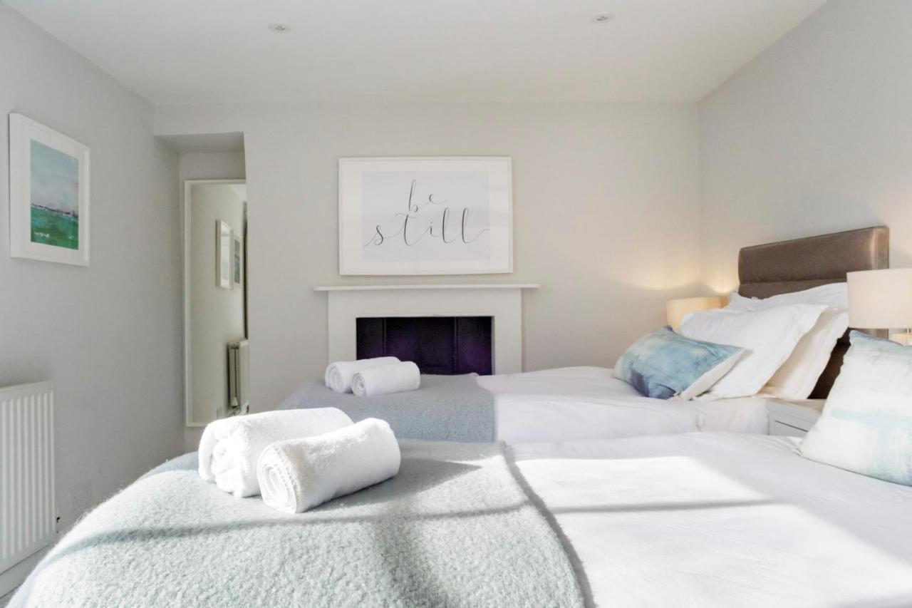 The Apartment, Bath Luaran gambar