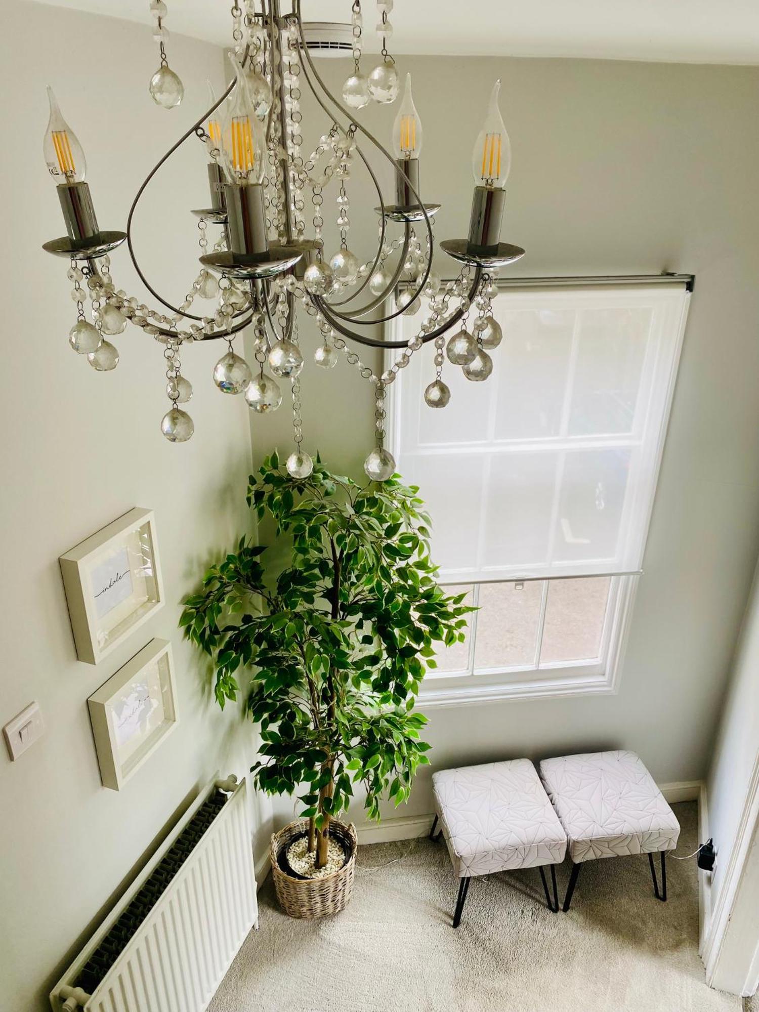 The Apartment, Bath Luaran gambar