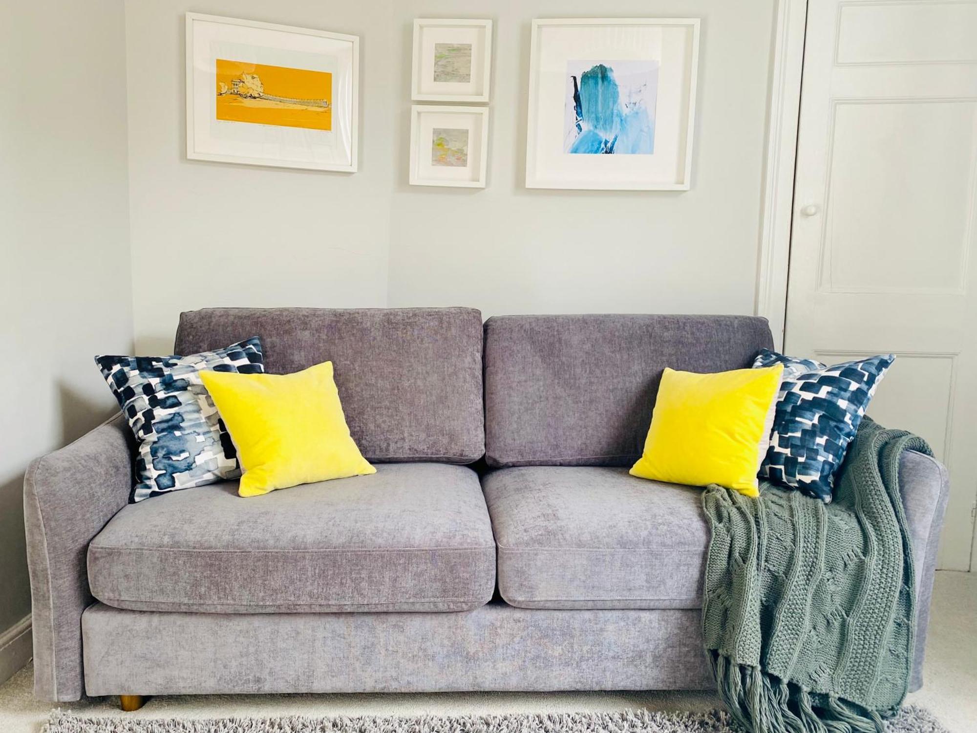 The Apartment, Bath Luaran gambar