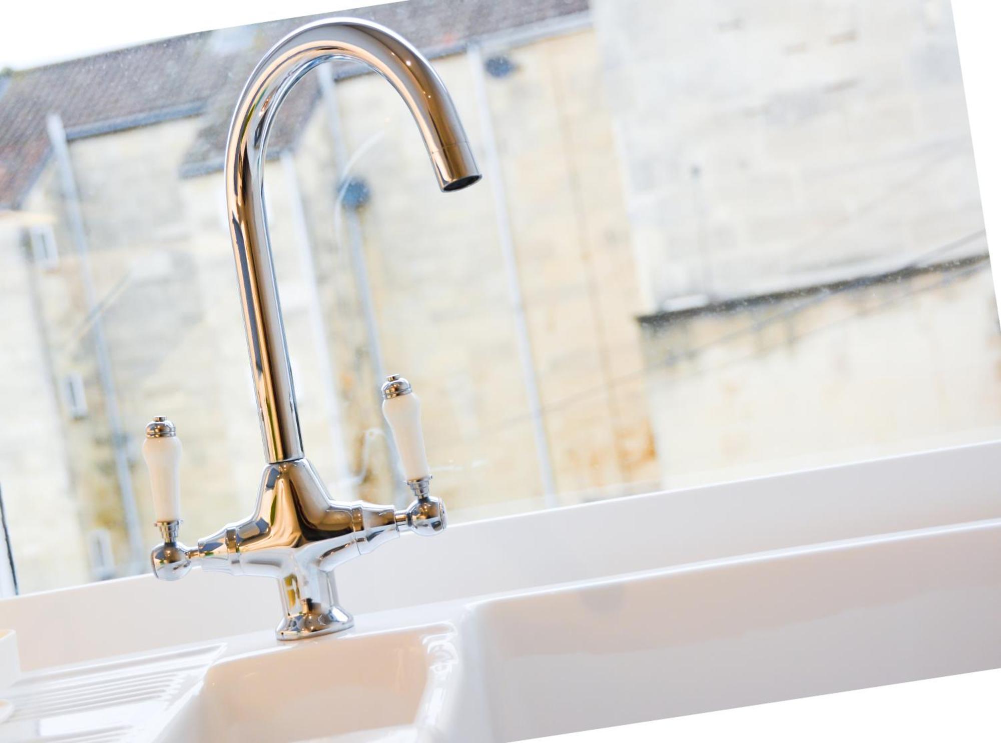 The Apartment, Bath Luaran gambar