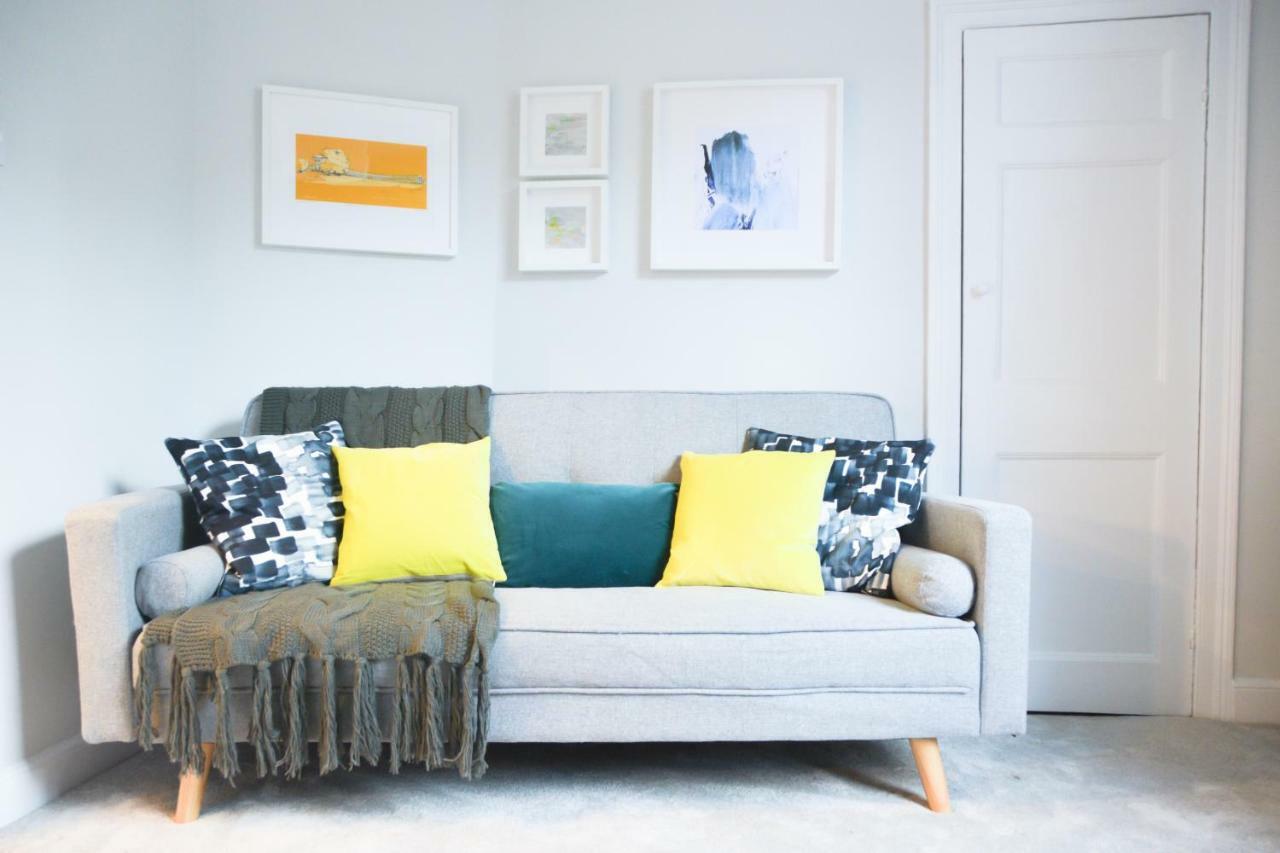 The Apartment, Bath Luaran gambar
