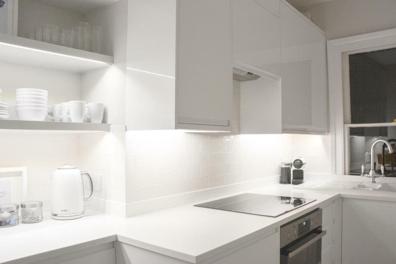 The Apartment, Bath Luaran gambar
