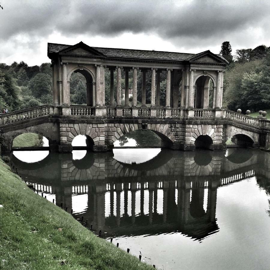 The Apartment, Bath Luaran gambar
