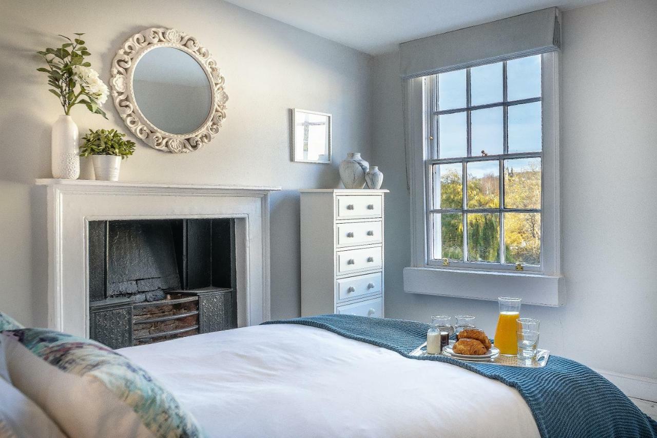 The Apartment, Bath Luaran gambar